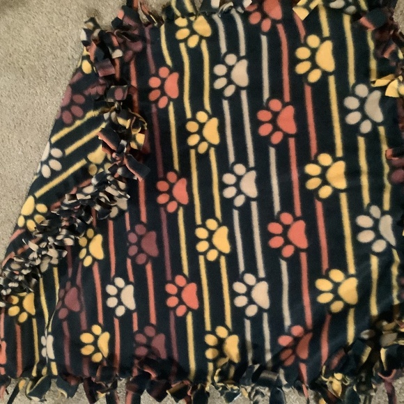 Handmade fleece tie blanket - Dogs Pawprints